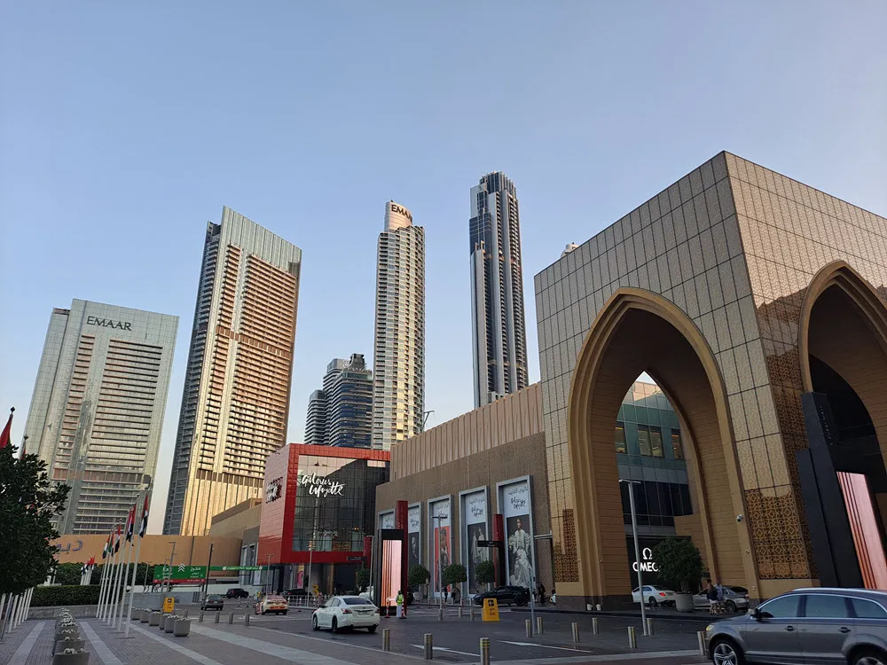 Commercial real estate in Dubai featuring modern skyscrapers, business hubs, and prime office spaces in Downtown Dubai with Burj Khalifa in the backdrop.