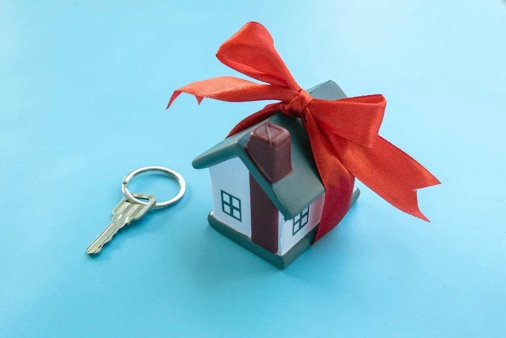 Who Is Eligible for a Property Gift Transfer?